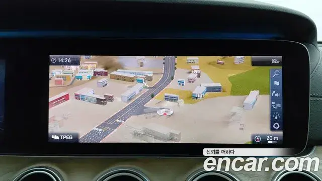 Mercedes-Benz E-Class 2019 — ფოტო 14/20