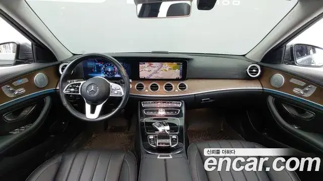 Mercedes-Benz E-Class 2019 — ფოტო 16/20