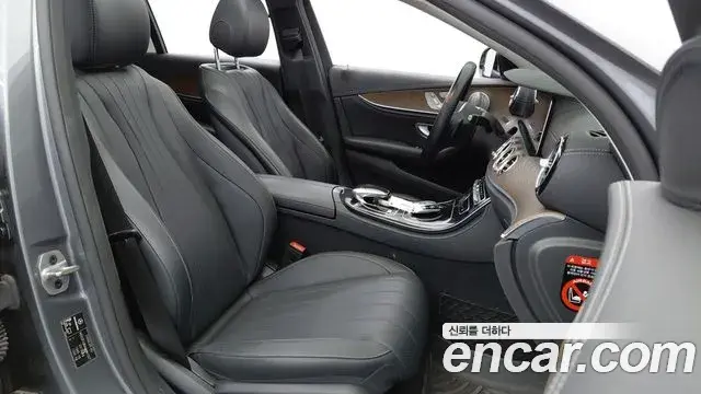 Mercedes-Benz E-Class 2019 — ფოტო 11/20