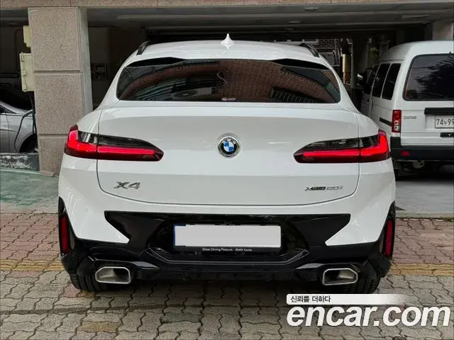 BMW X4 2023 — Photo 9/20
