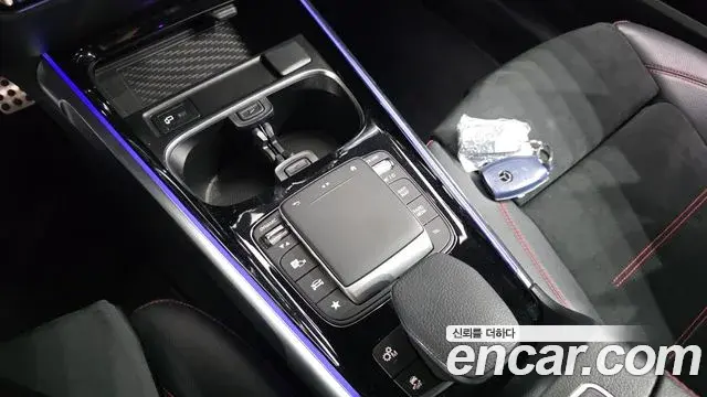 Mercedes-Benz GLB-Class 2021 — Şəkil 2/20