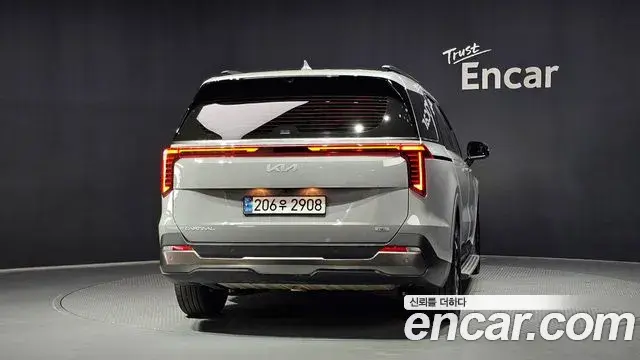 Kia Carnival 2024 — Photo 8/35
