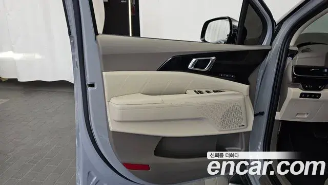 Kia Carnival 2024 — Photo 33/35