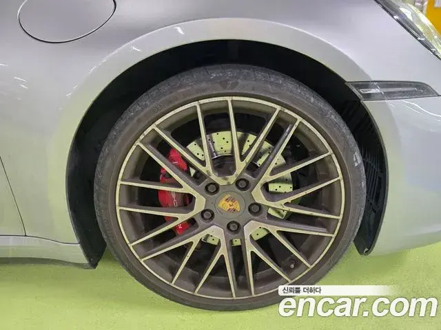 Porsche 911 2021 — Photo 11/17