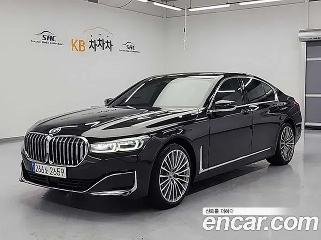 BMW 7 Series 2020 — ფოტო 8/20