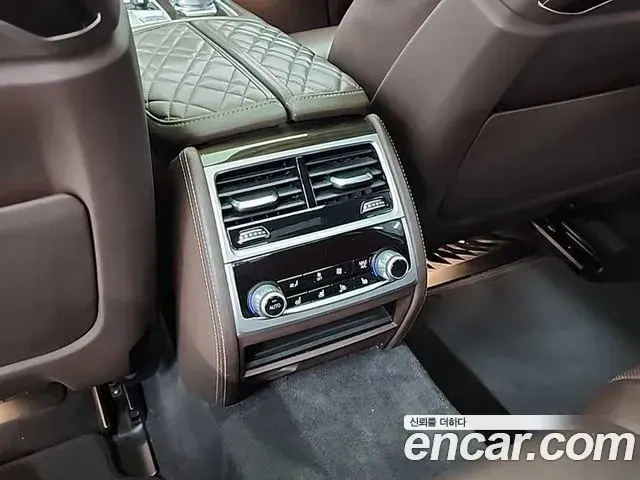 BMW 7 Series 2020 — ფოტო 14/20