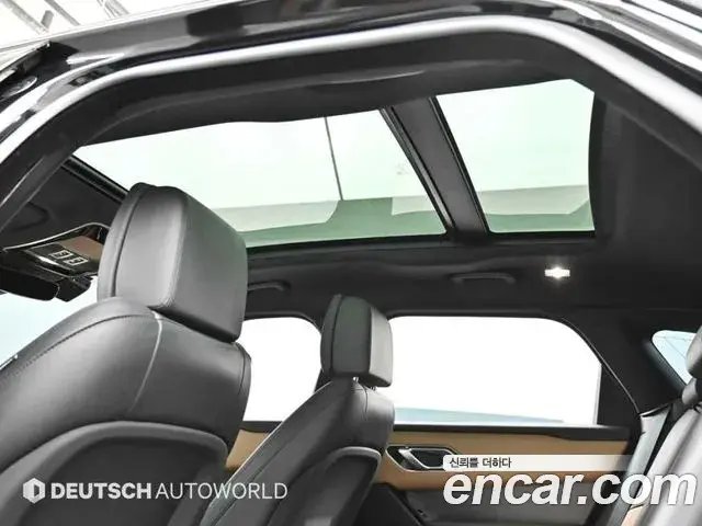 Land Rover Range Rover Velar 2025 — Şəkil 8/20