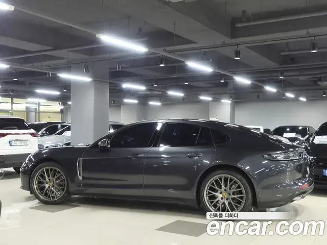 Porsche Panamera 2022 — Photo 19/20