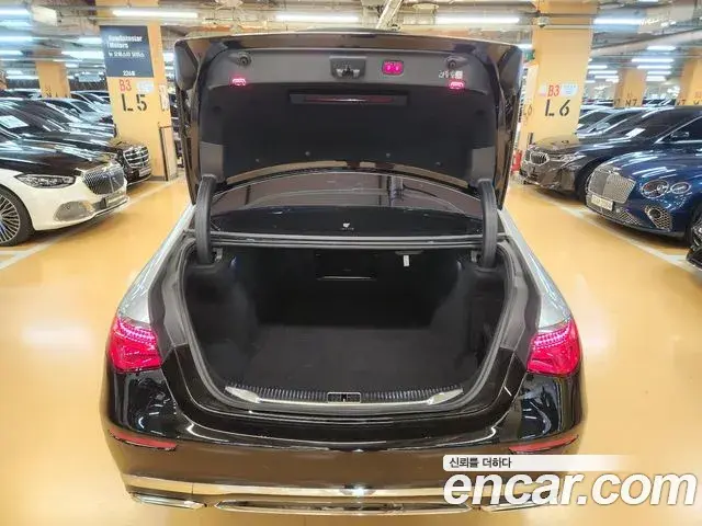 Mercedes-Benz S-Class 2022 — Photo 9/20