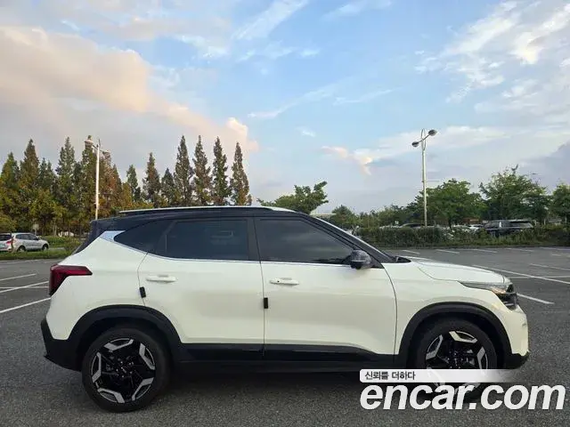 Kia Seltos 2023 — Şəkil 10/20