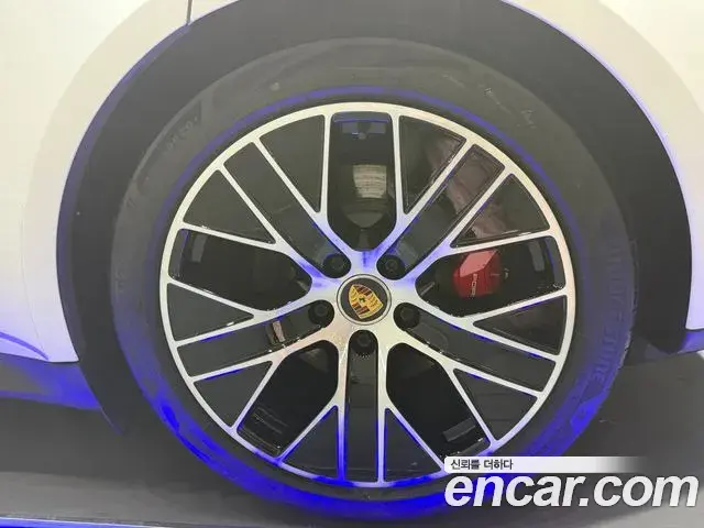 Porsche Taycan 2021 — Şəkil 18/20