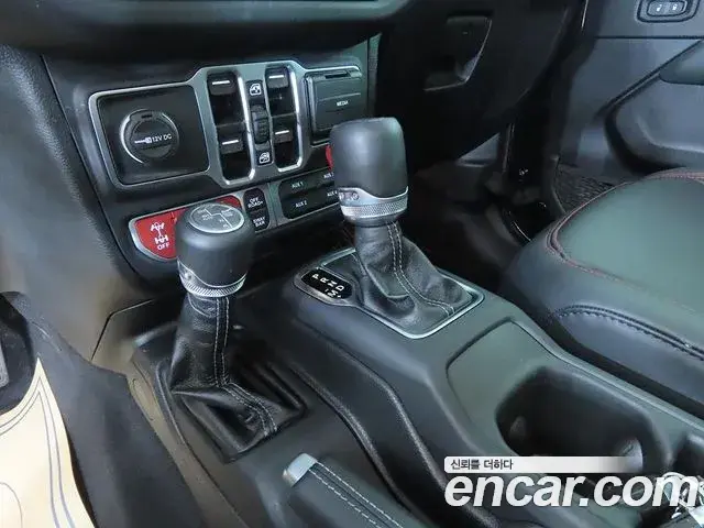 Jeep Gladiator 2025 — ფოტო 14/20