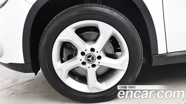 Mercedes-Benz GLA-Class 2018 — ფოტო 14/17