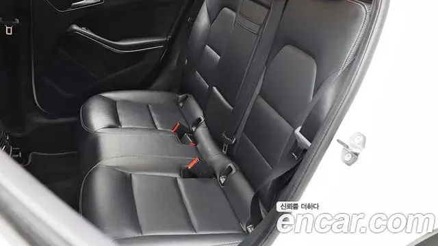 Mercedes-Benz GLA-Class 2018 — ფოტო 13/17