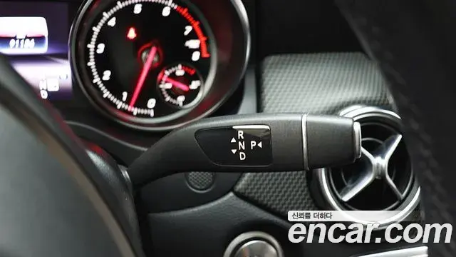 Mercedes-Benz GLA-Class 2018 — ფოტო 4/17