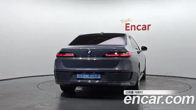 BMW i7 2023 — Photo 22/37