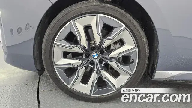 BMW i7 2023 — Photo 3/37