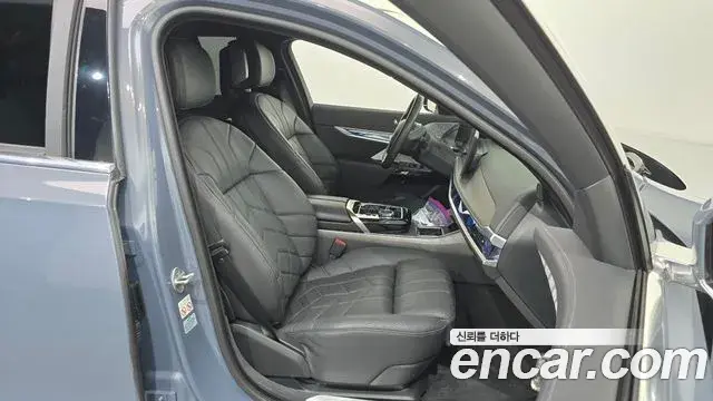 BMW i7 2023 — Photo 29/37