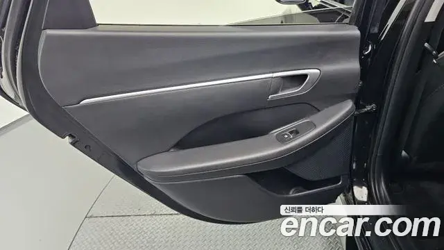 Hyundai Sonata Hybrid 2021 — Şəkil 22/30