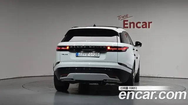 Land Rover Range Rover Velar 2025 — Şəkil 13/38
