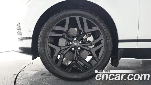 Land Rover Range Rover Velar 2025 — Şəkil 18/38