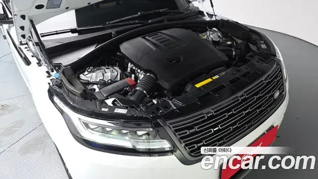 Land Rover Range Rover Velar 2025 — Şəkil 31/38
