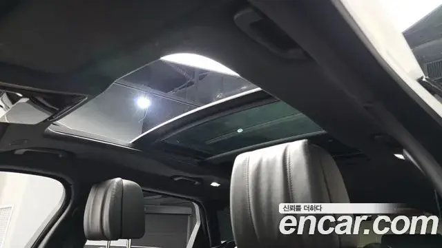 Land Rover Range Rover Velar 2025 — Şəkil 34/38