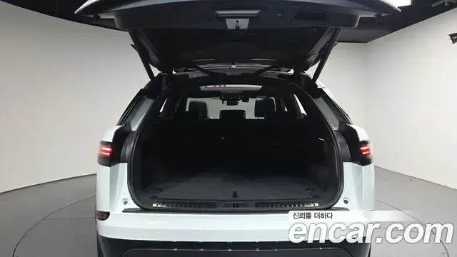 Land Rover Range Rover Velar 2025 — Şəkil 9/38