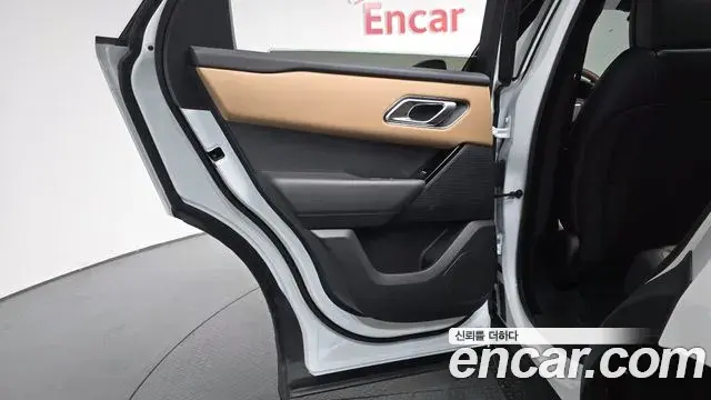 Land Rover Range Rover Velar 2025 — Şəkil 29/38