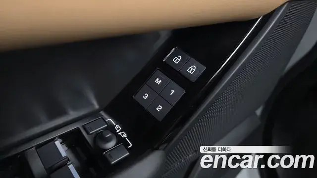 Land Rover Range Rover Velar 2025 — Şəkil 5/38