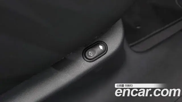 Land Rover Range Rover Velar 2025 — Şəkil 3/38