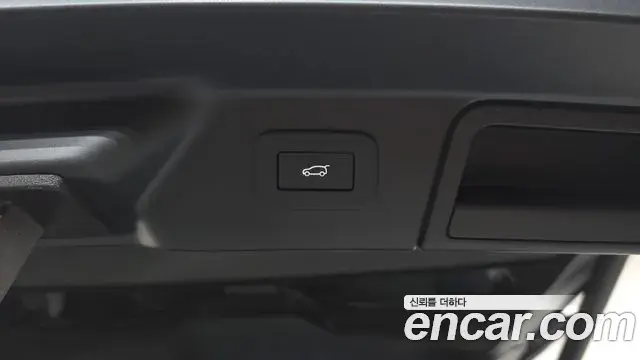 Land Rover Range Rover Velar 2025 — Şəkil 36/38