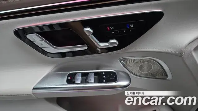 Mercedes-Benz EQE 2023 — Photo 14/32