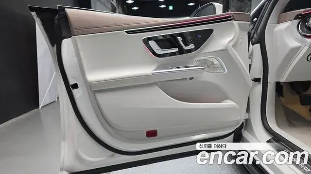 Mercedes-Benz EQE 2023 — Photo 23/32