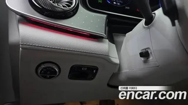 Mercedes-Benz EQE 2023 — Photo 11/32