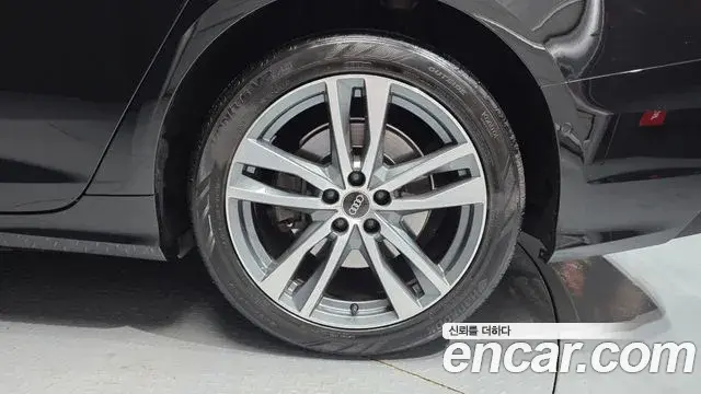 Audi A6 2021 — Şəkil 30/33