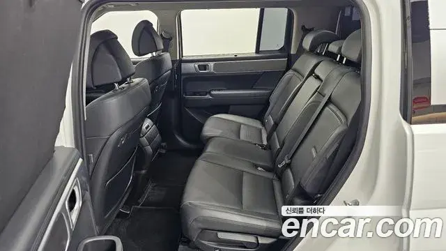 Hyundai Santa Fe 2023 — ფოტო 21/33