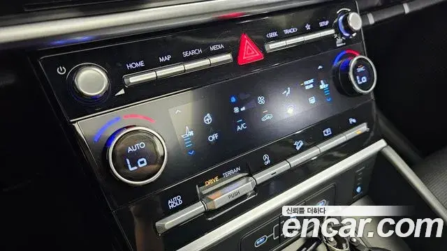 Hyundai Santa Fe 2023 — ფოტო 24/33