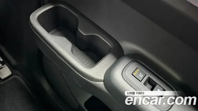 Hyundai Santa Fe 2023 — ფოტო 31/33