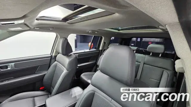 Hyundai Santa Fe 2023 — ფოტო 12/33