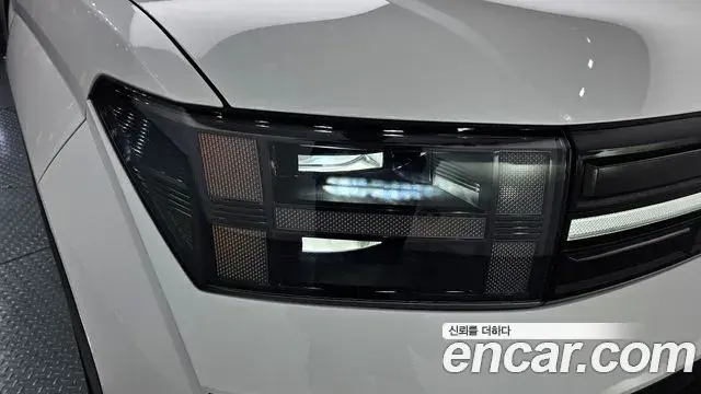 Hyundai Santa Fe 2023 — ფოტო 28/33