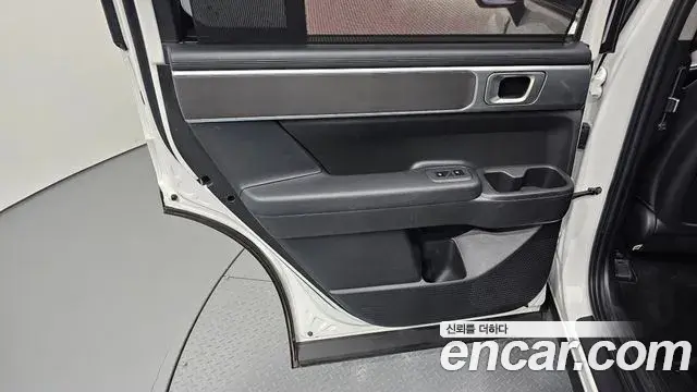 Hyundai Santa Fe 2023 — ფოტო 32/33