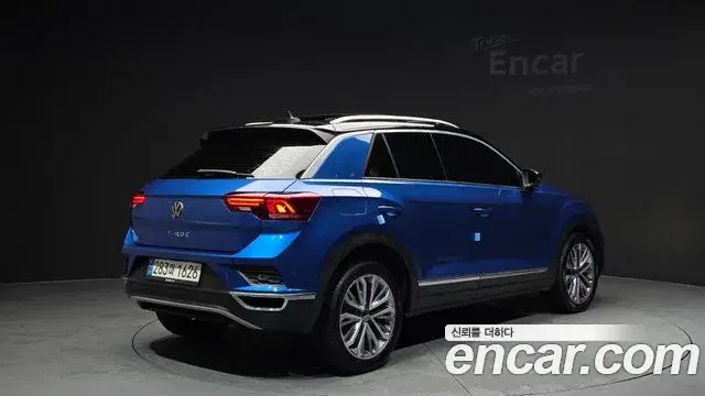 Volkswagen T-Roc 2022 — Photo 8/31
