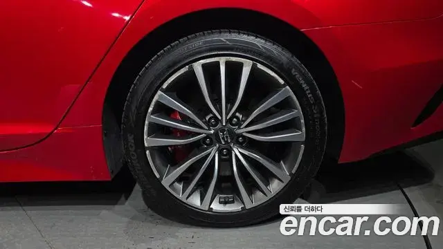 Kia Stinger 2018 — Photo 12/36