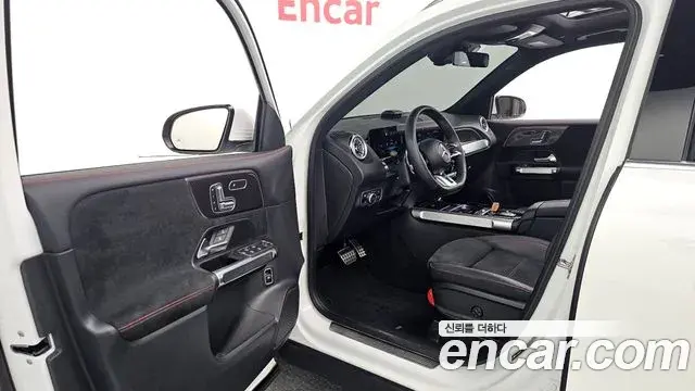 Mercedes-Benz GLB-Class 2024 — Фото 8/20