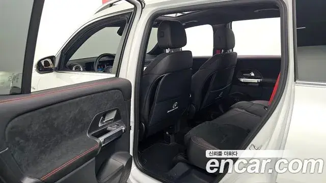 Mercedes-Benz GLB-Class 2024 — Фото 10/20