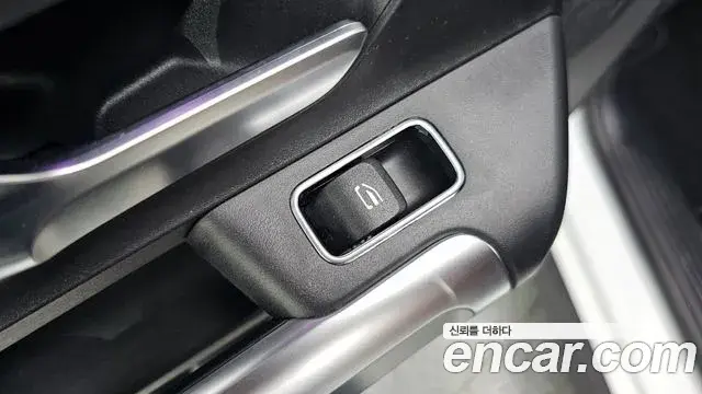 Mercedes-Benz GLB-Class 2024 — Şəkil 31/32