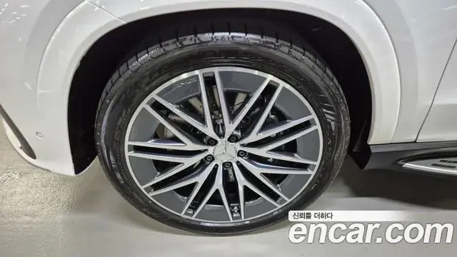 Mercedes-Benz GLE-Class 2025 — Photo 1/19