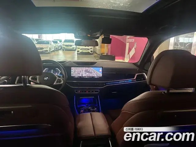 BMW X7 2023 — ფოტო 10/11