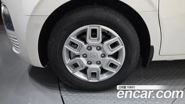 Hyundai Staria 2022 — Photo 5/20